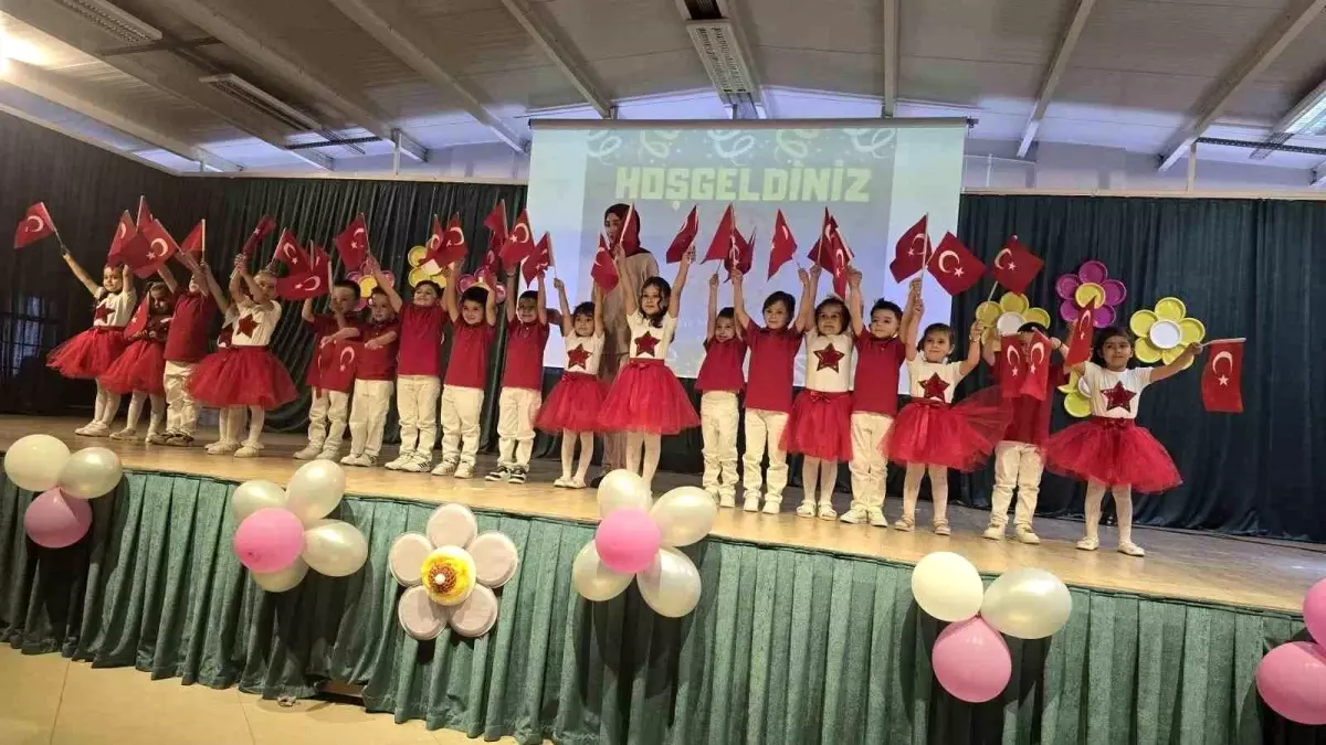 Afyonkarahisar'da Miniklerin Mezuniyet Sevinci