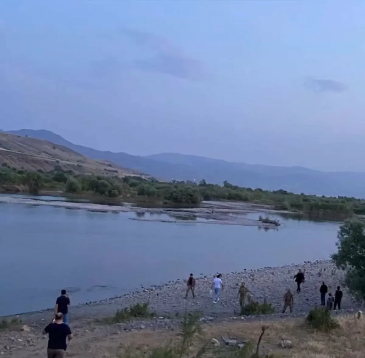 Sıcak Havadan Bunalan Adam Nehirde Kayboldu
