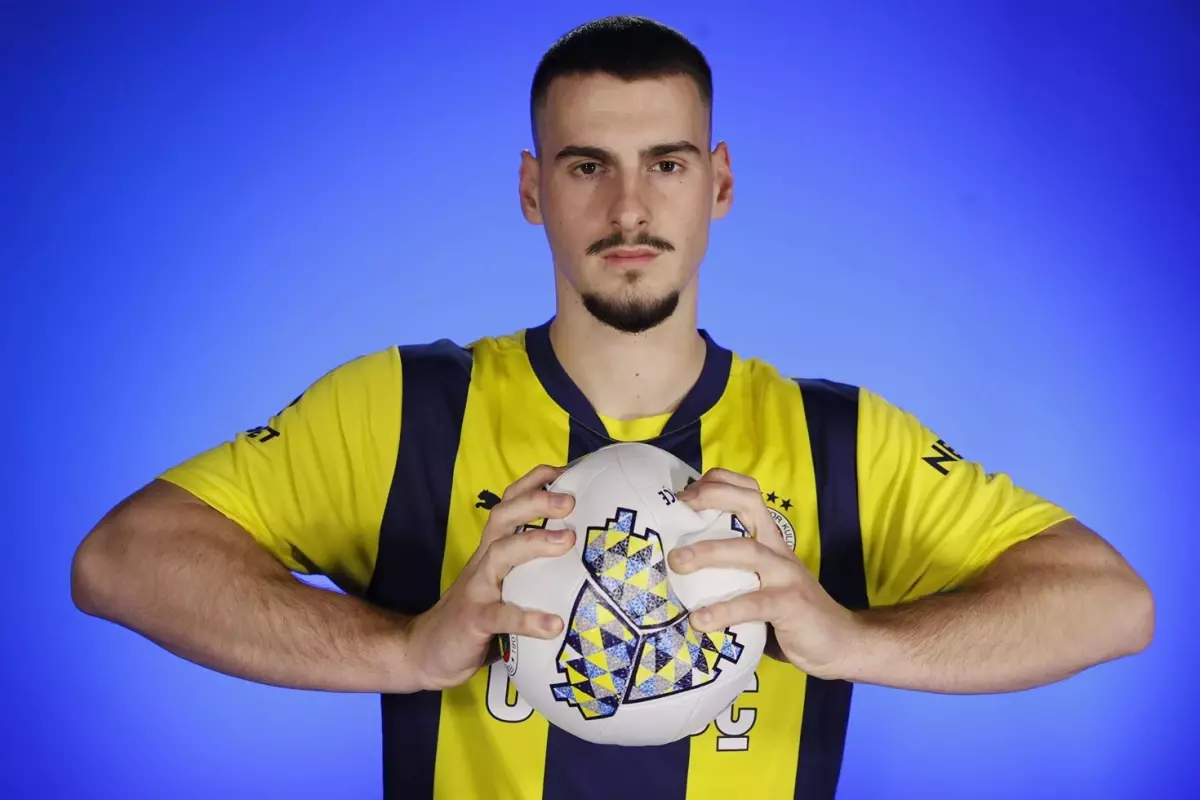 Ognjen Mimovic, Fenerbahçe'yi sildi! Takımdan ayrılmak istiyor