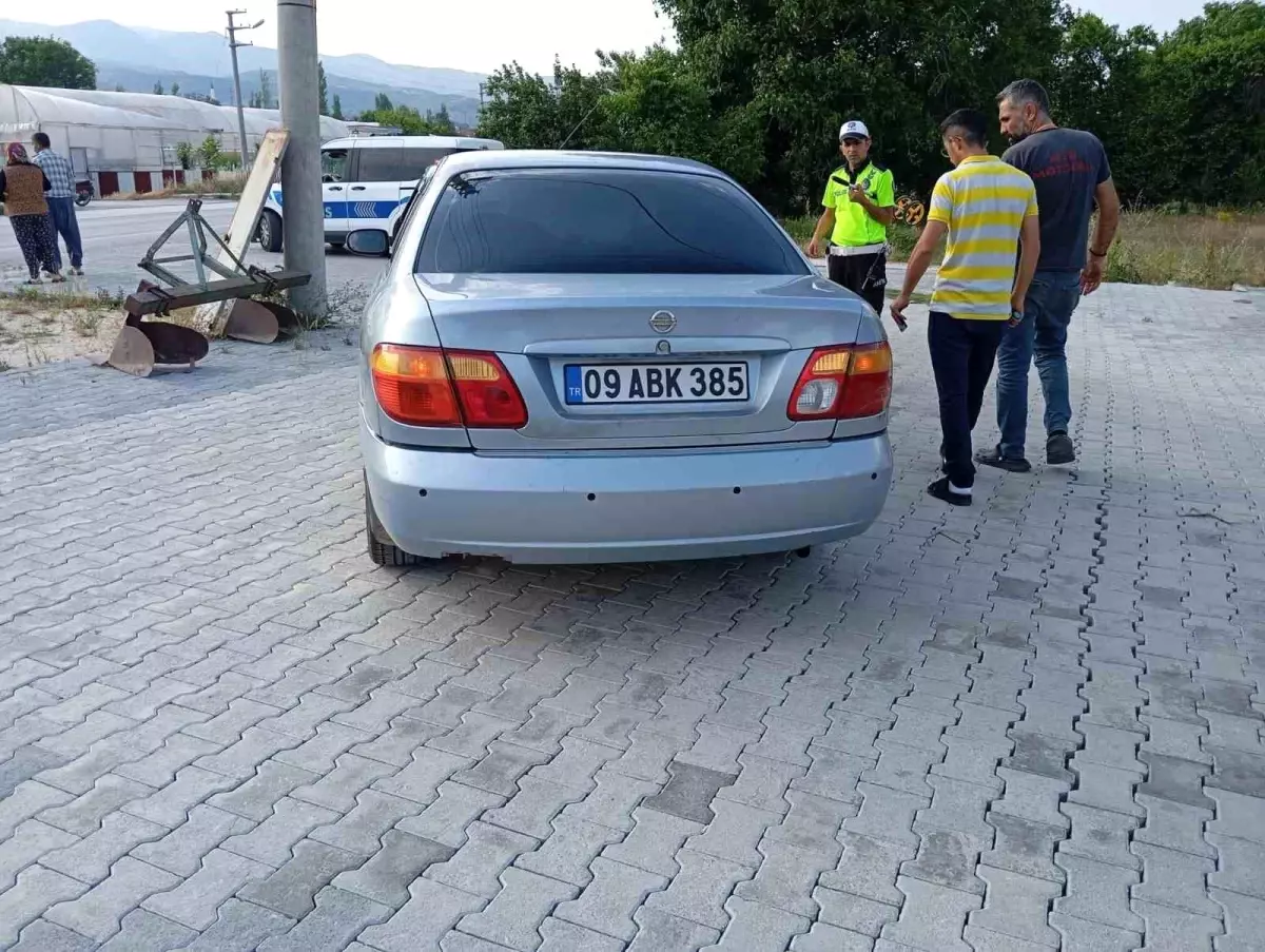 Burdur'da Motosikletle Otomobil Çarpıştı: 2 Çocuk Yaralandı