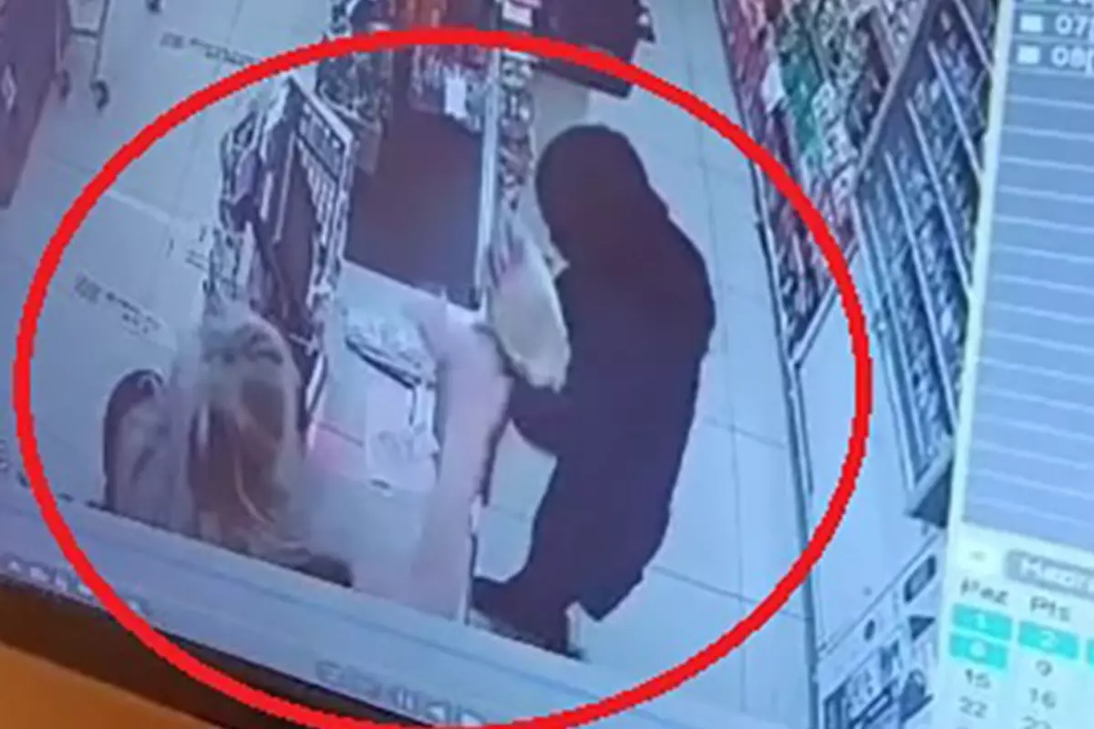 Zincir market çalışanı kadınlar birbirine girdi