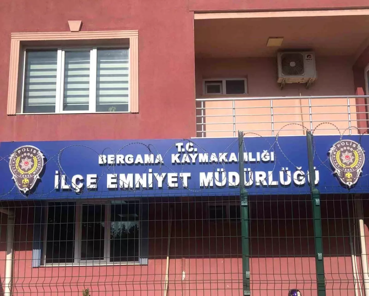 İzmir'de Uyuşturucu Ticareti Yapan İki Kadın Tutuklandı