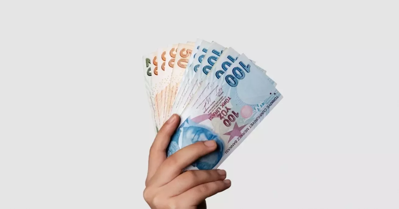 2025 kamu işçisine ilk zam teklifi ne kadar oldu? TÜRK-İŞ ve HAK-İŞ'in zam talepleri neler?