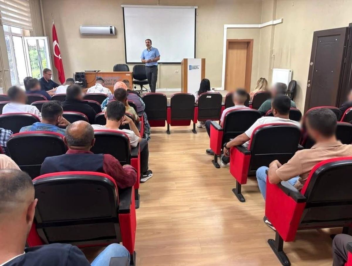 Afyonkarahisar'da Yükümlülere Yönelik 'Dostluk' Semineri Düzenlendi