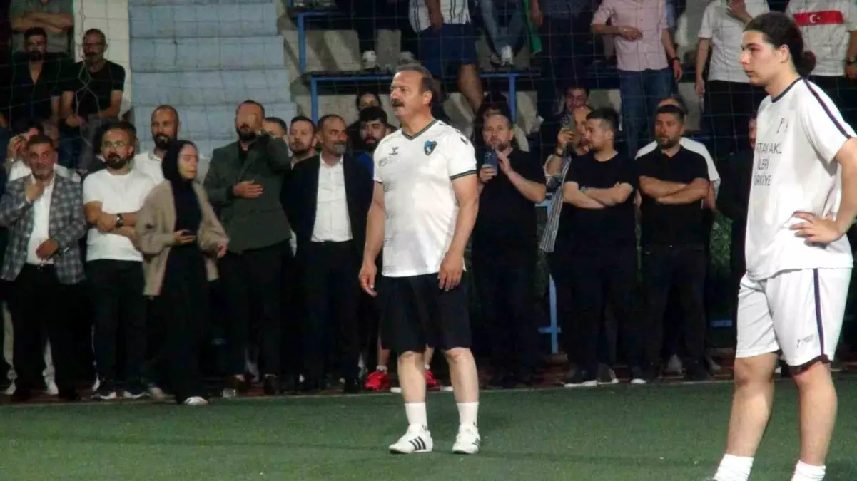 Yavuz Ağıralioğlu Kocaeli'de Halı Saha Maçı Yaptı