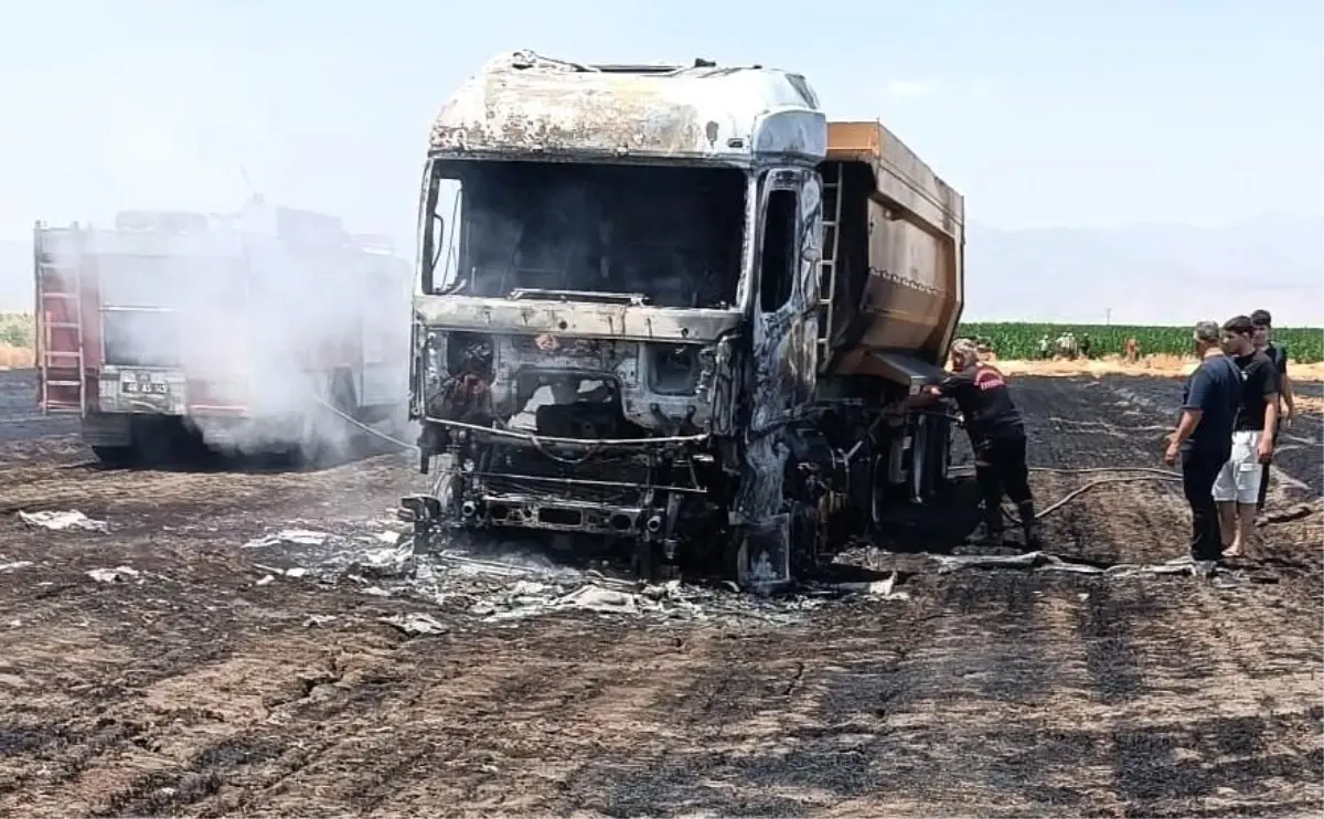 Kahramanmaraş'ta Anız Yangını Tırı Yok Etti