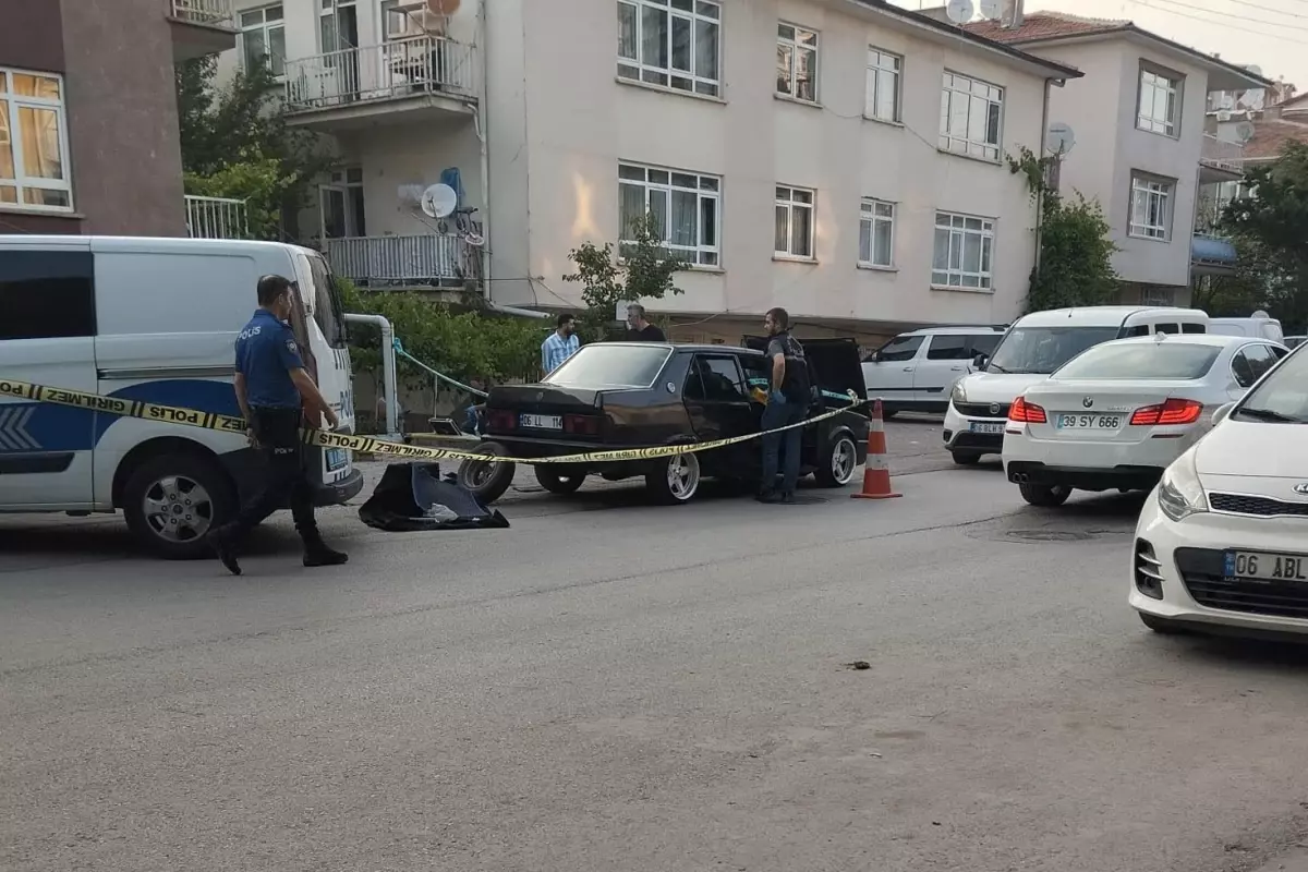 Araçta kriz geçiren 2 kişi hayatını kaybetti! 2 ihtimal üzerinde duruluyor