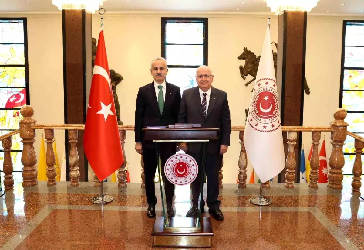 Bakan Güler ve Bakan Uraloğlu Kapalı Görüşme Gerçekleştirdi
