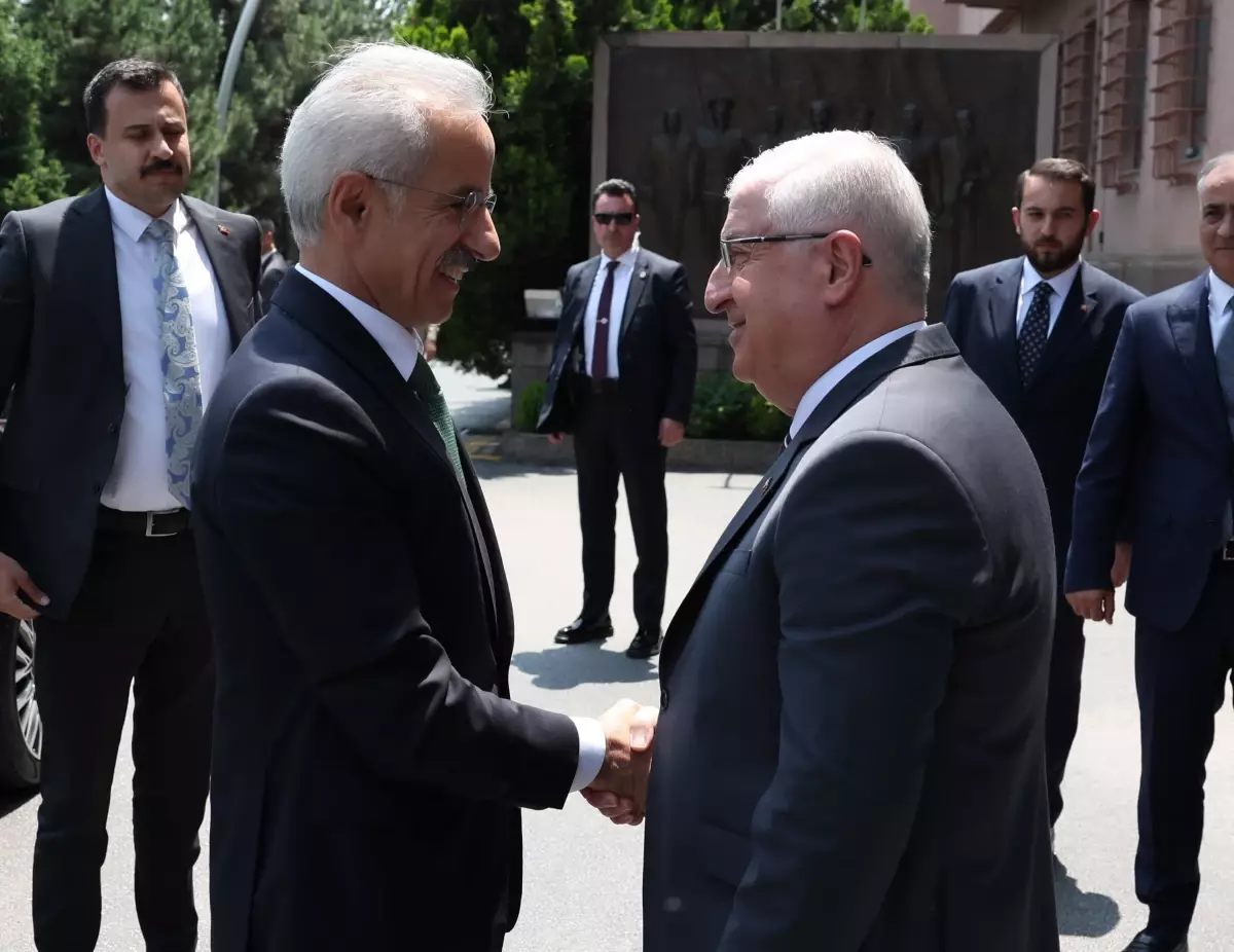Milli Savunma ve Ulaştırma Bakanları Bir Araya Geldi