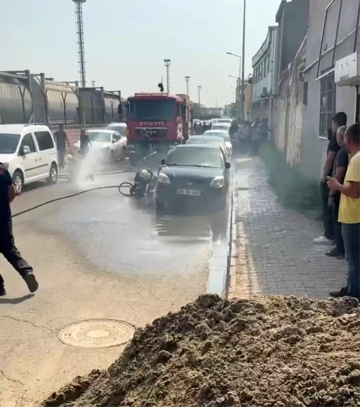 Batman'da Park Halindeki Otomobil Yandı