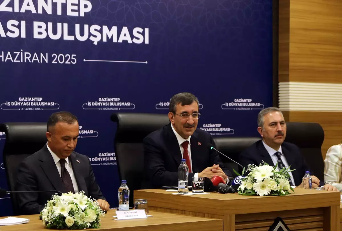 Cevdet Yılmaz Gaziantep'te İş Dünyası Buluşması'na Katıldı