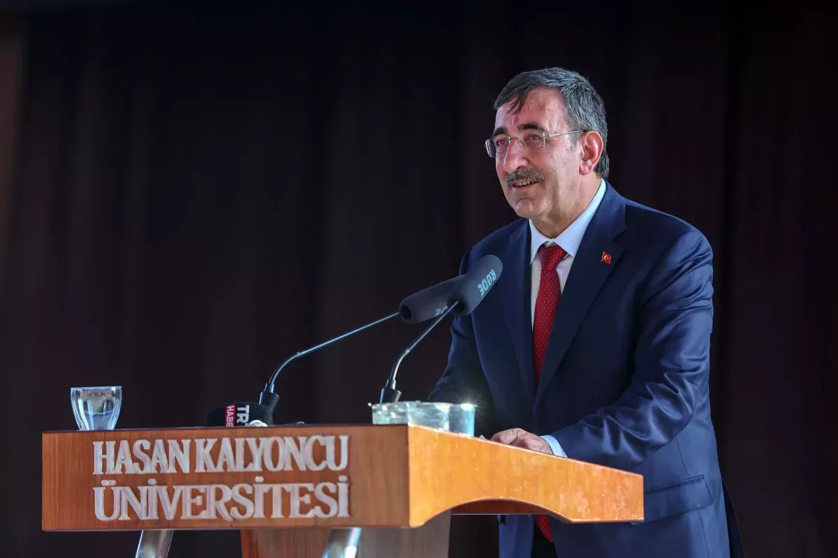 Cumhurbaşkanı Yardımcısı Cevdet Yılmaz, Hasan Kalyoncu Üniversitesi Mezuniyet Törenine Katıldı