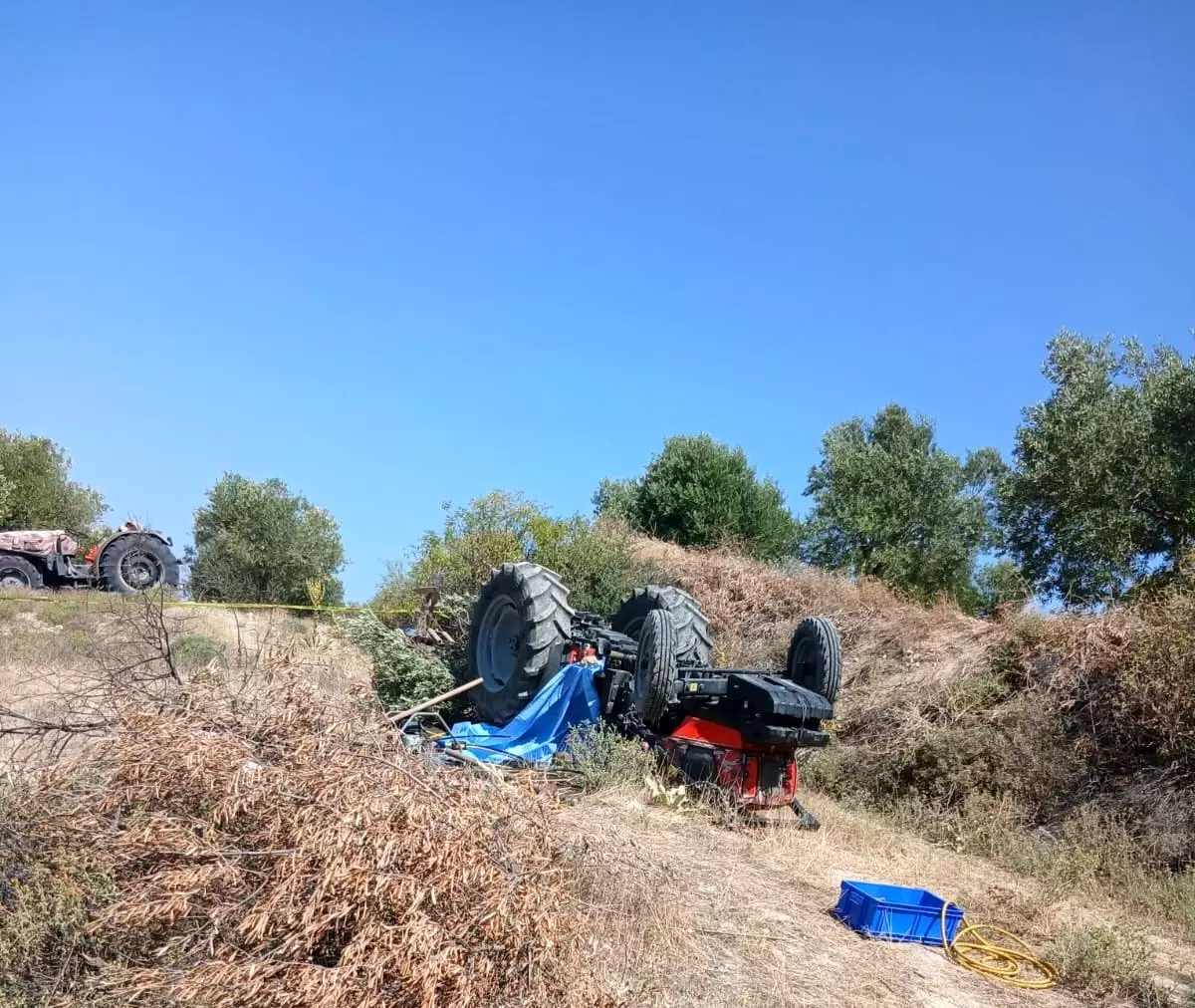 Manisa'da Traktörün Altında Kalan Oğul Hayatını Kaybetti