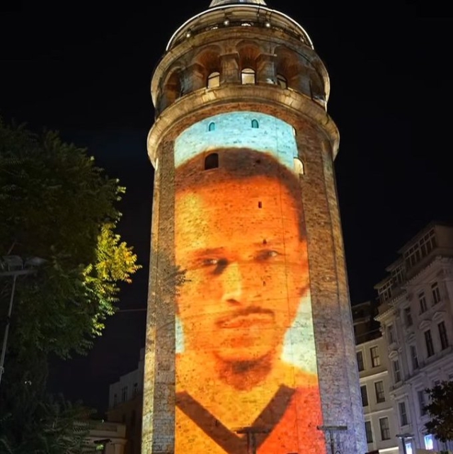 Light show at Galata Tower at 00:00 by Galatasaray