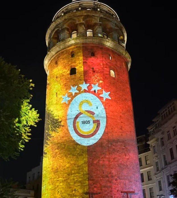 Light show at Galata Tower at 00:00 by Galatasaray