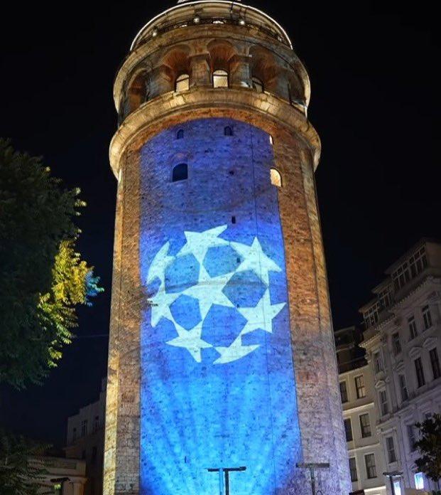 Light show at Galata Tower at 00:00 by Galatasaray