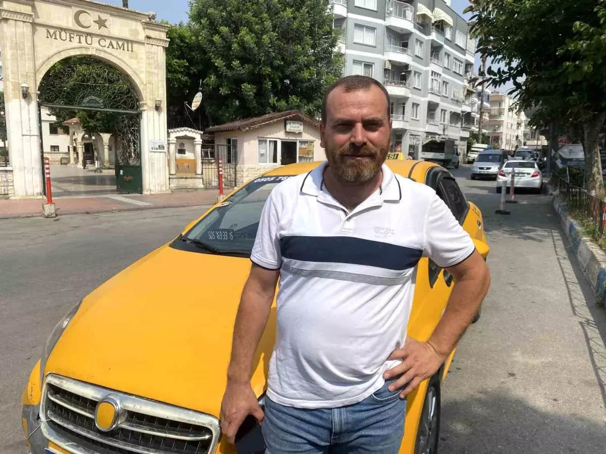 Mersin'de Taksicinin Kahramanlığı: Kontrolsüz Giden Aracı Durdurdu
