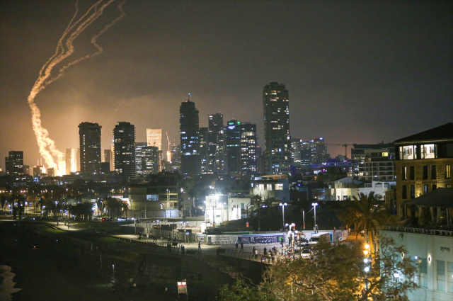 Retaliation from Iran to Israel: Hundreds of Missiles Launched