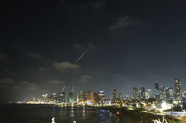 Retaliation from Iran to Israel: Hundreds of Missiles Launched
