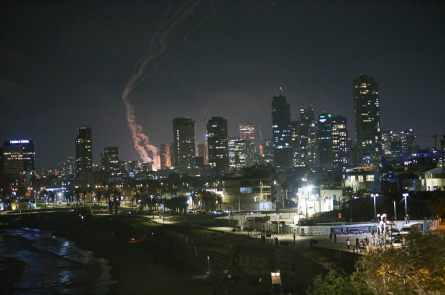 Retaliation from Iran to Israel: Hundreds of Missiles Launched