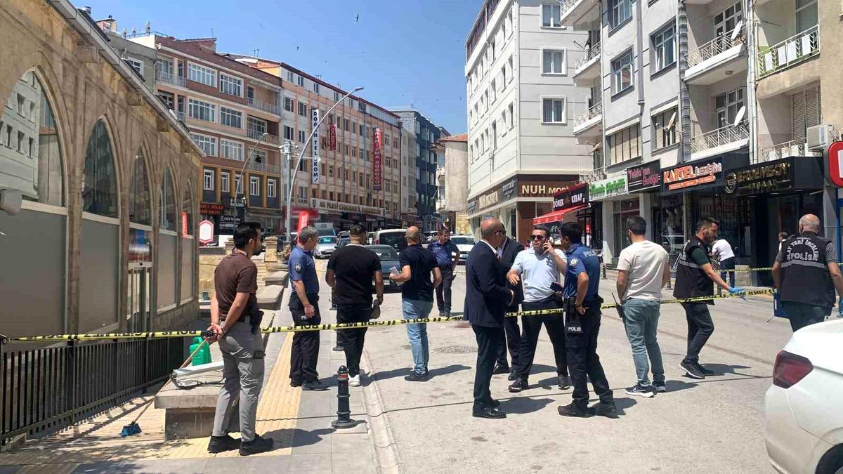 Karaman'da Kavga: Kafasına Tabanca Kabzasıyla Vuruldu