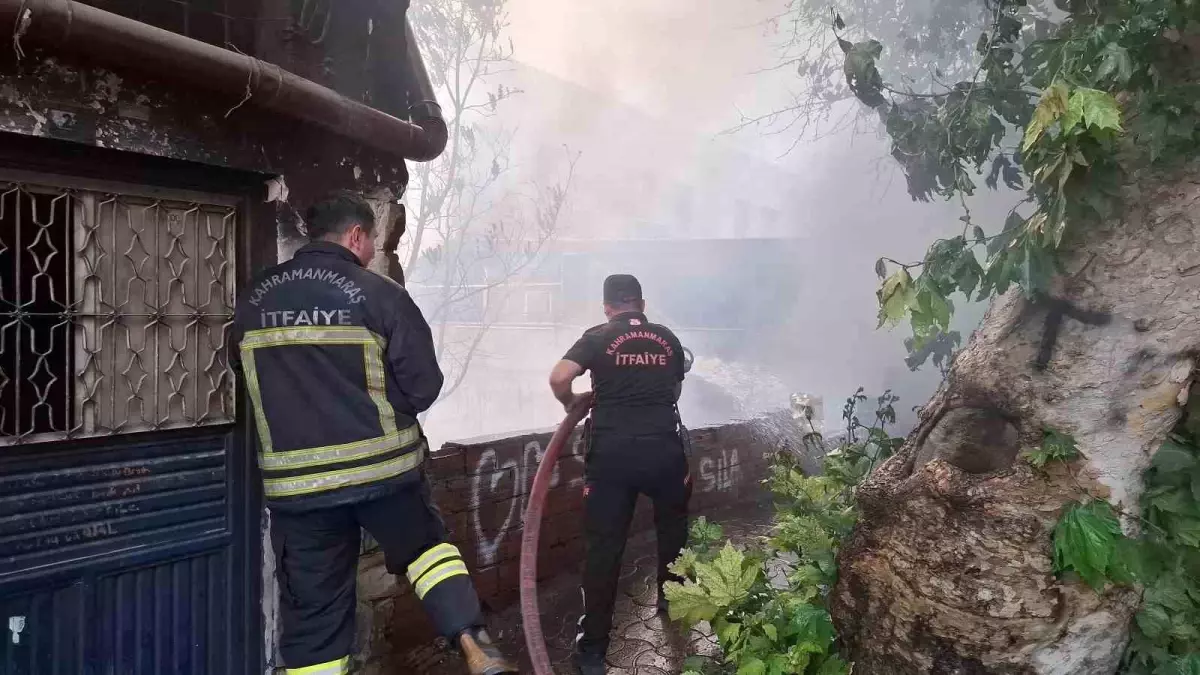 Kahramanmaraş'ta Atık Yangını İtfaiye Ekipleri Tarafından Söndürüldü
