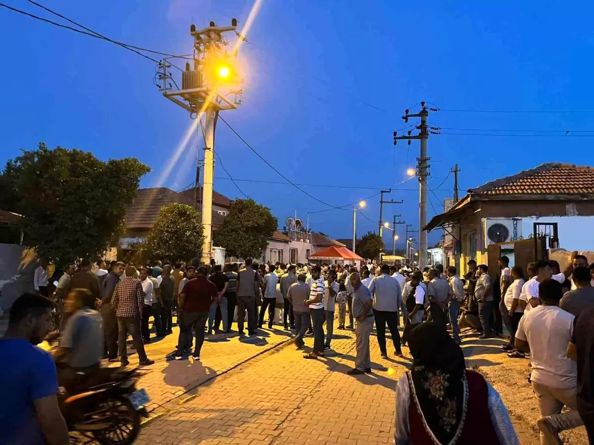 Aydın'da Kamyonet ile Motosikletin Çarpışması: 1 Ölü, 2 Yaralı