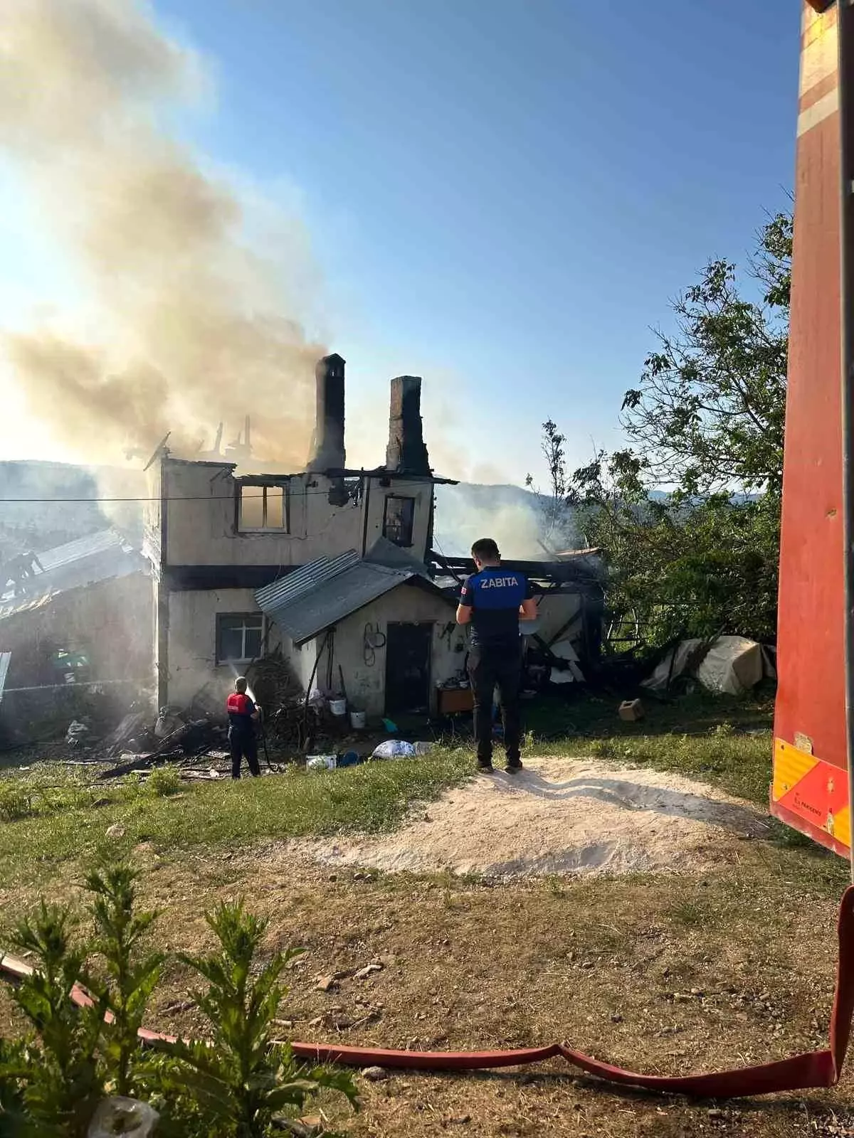 Kastamonu'da Yangın: İki Katlı Ahşap Ev Kül Oldu