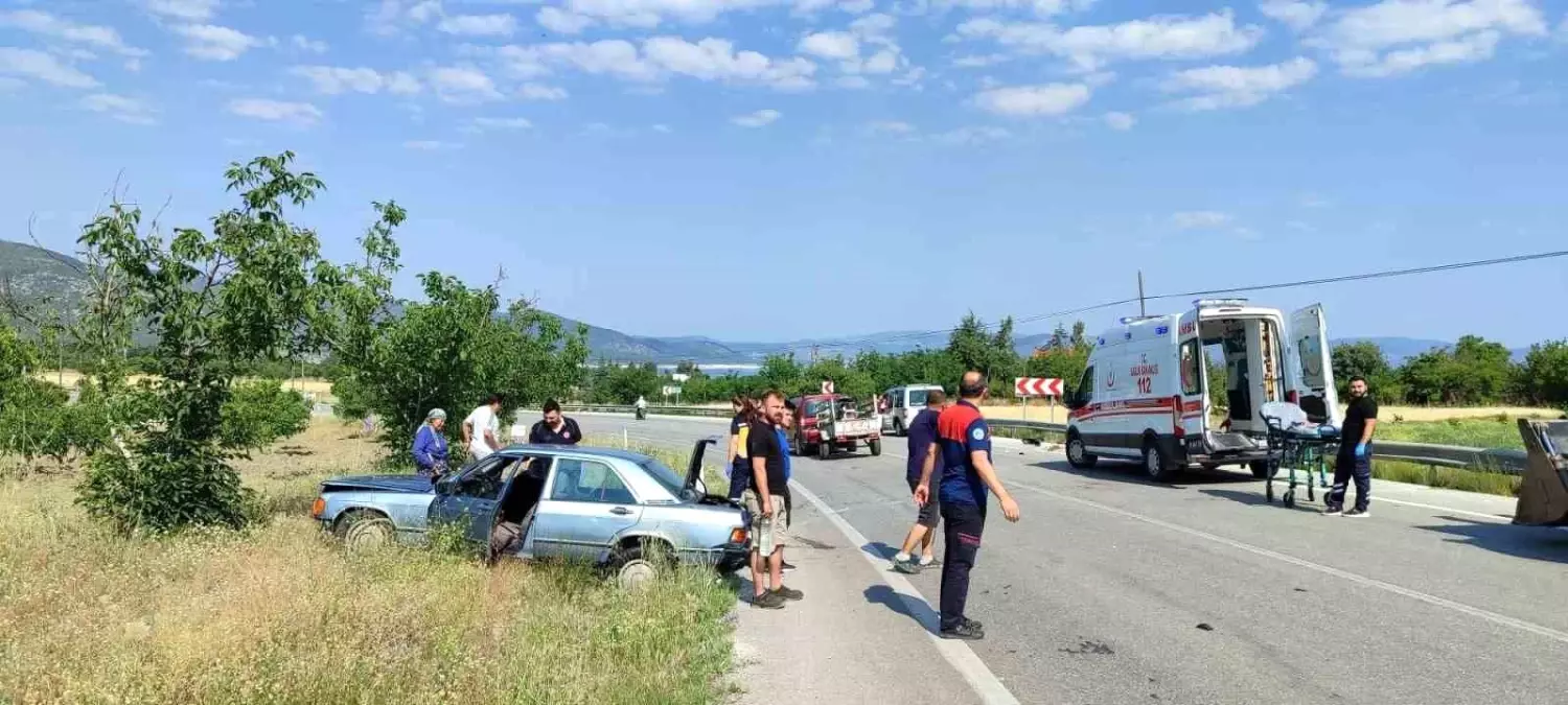 Burdur'da Lastiği Patlayan Araç Şarampole Devrildi: 1 Yaralı