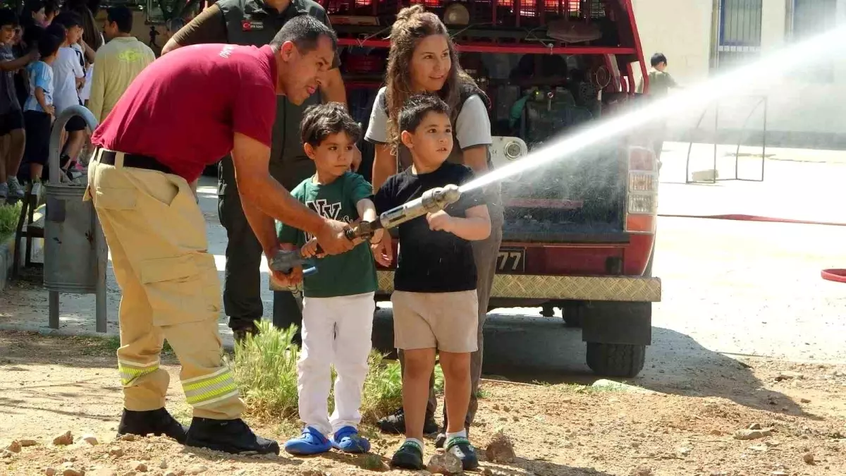 Muğla'da öğrencilere orman yangınları konusunda eş zamanlı farkındalık eğitimi verildi