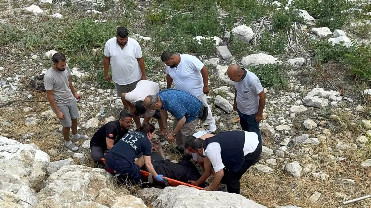 Eğirdir'de Fuar Hazırlığında Düşen Yaşlı Adam Hastaneye Kaldırıldı