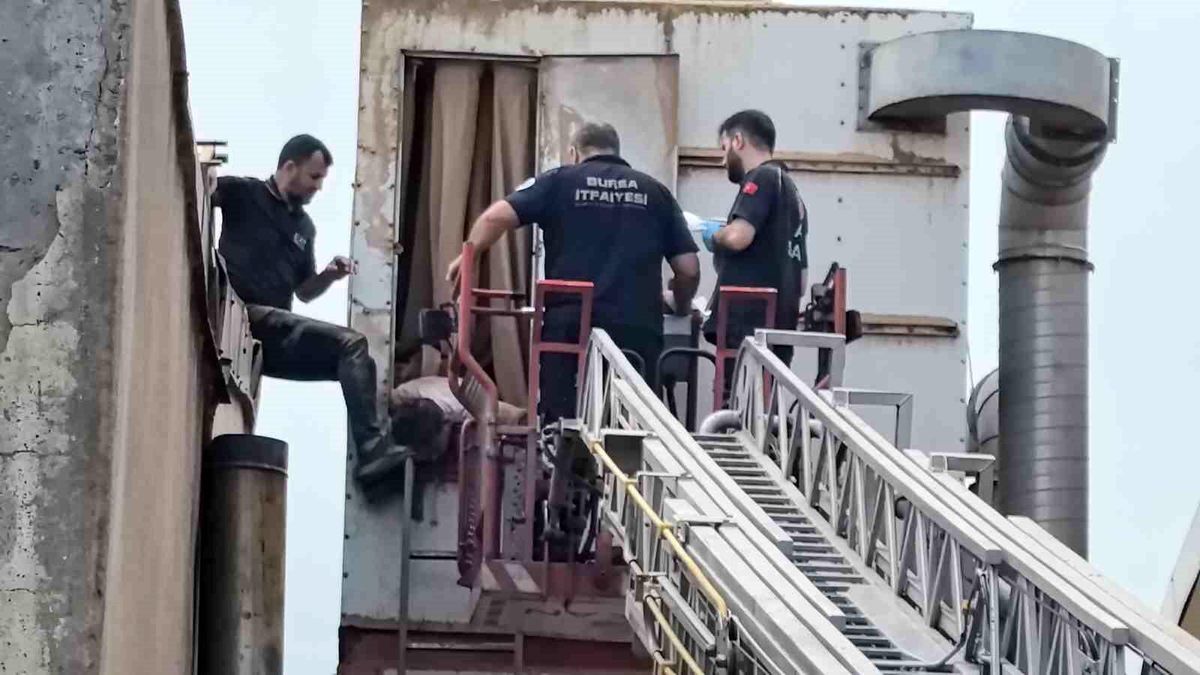 İnegöl'de Talaş Emici Makinesine Sıkışan İşçi Kurtarıldı