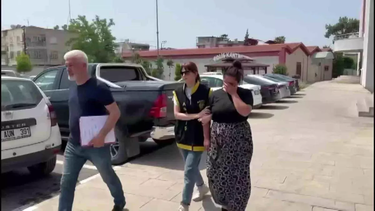 Adana'da Hırsızlık Yapan Kadın Çarşafla Yakalandı
