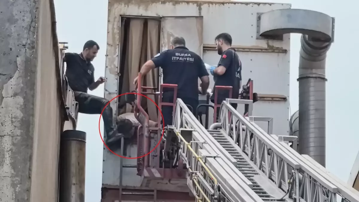 Bursa'da Mobilya İmalathanesinde İş Kazası: Mahmud İ. İtfaiye Tarafından Kurtarıldı