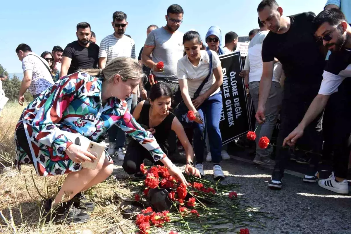 İzmir'de Trafik Kazası Sonrası İşçiler Eylem Yaptı