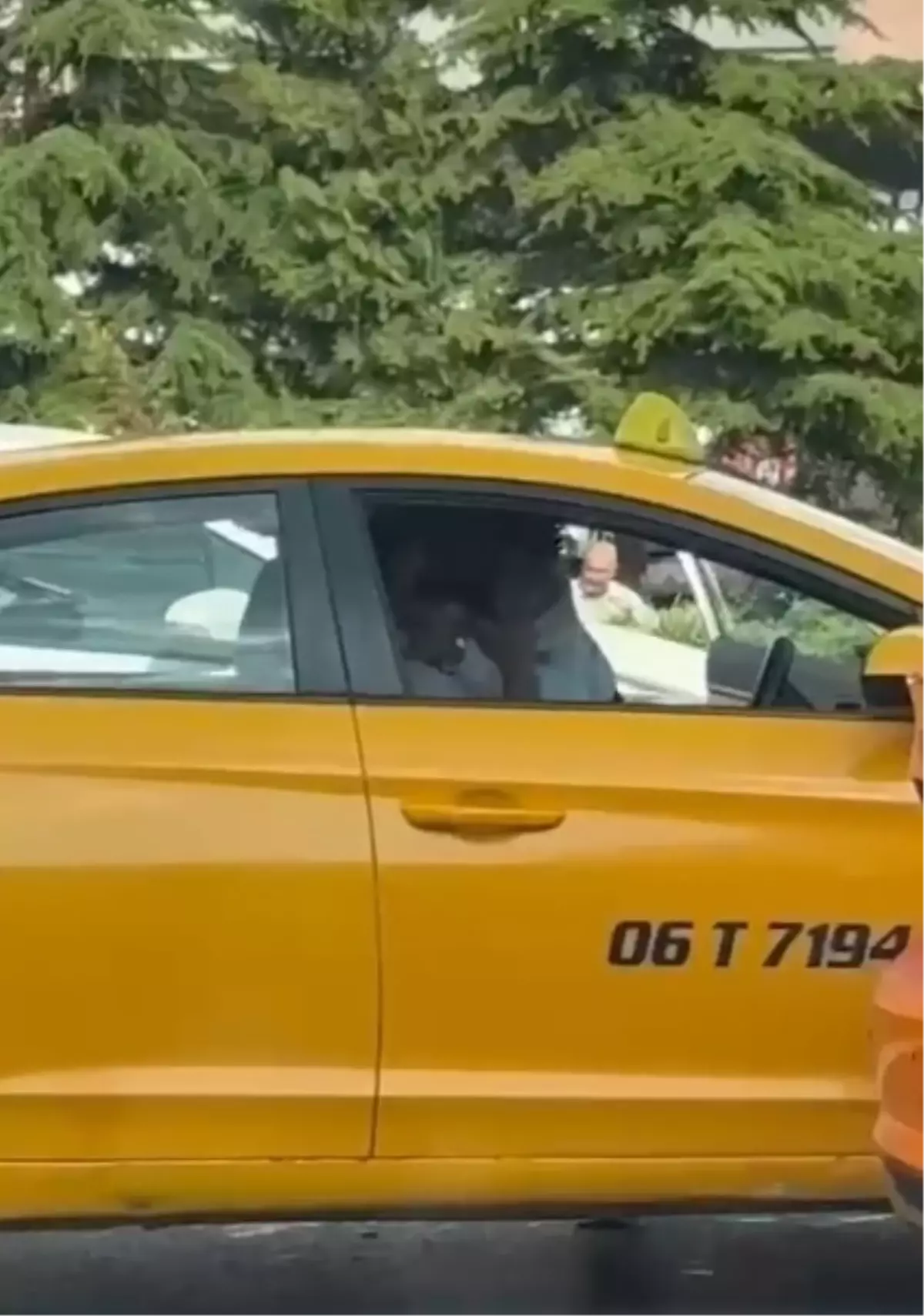 Ankara'da Taksi Sürücüsüne Saldırı Anı Kamerada