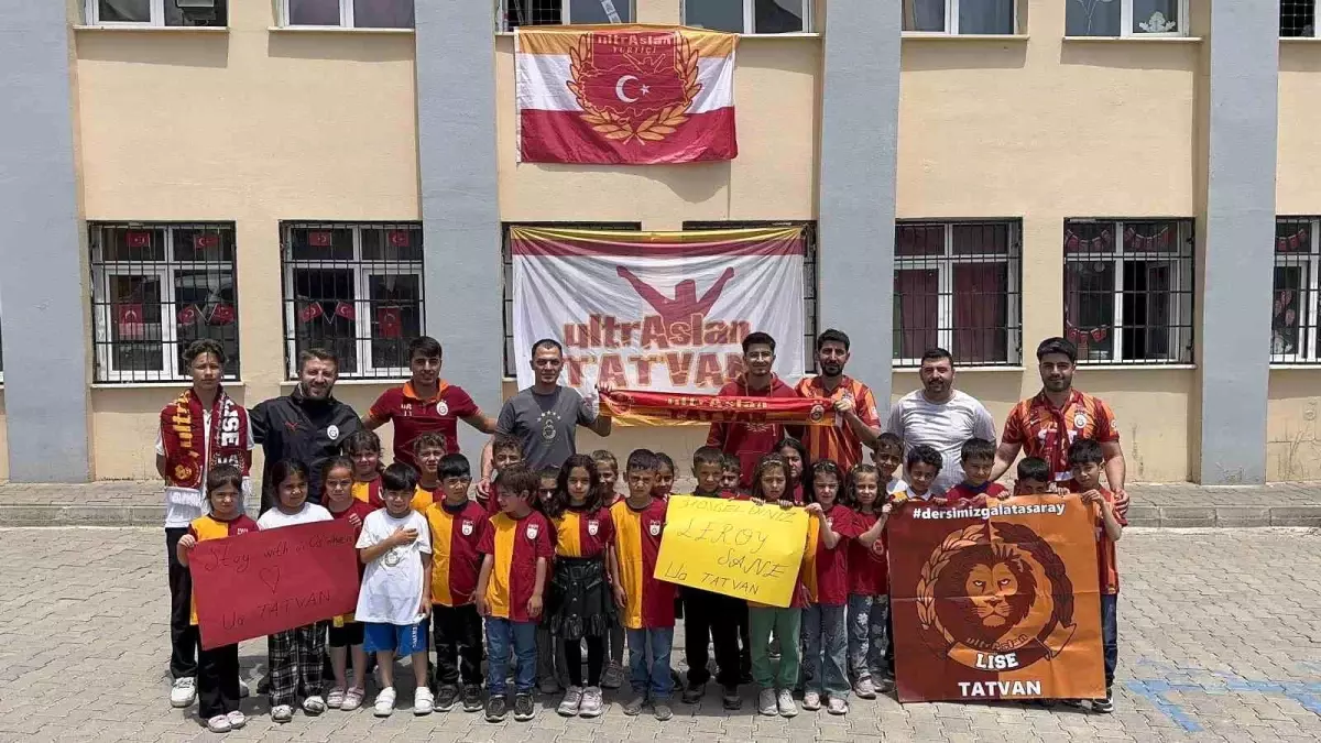 Ultraslan'dan Tatvan'daki Öğrencilere Galatasaray Forması Hediye