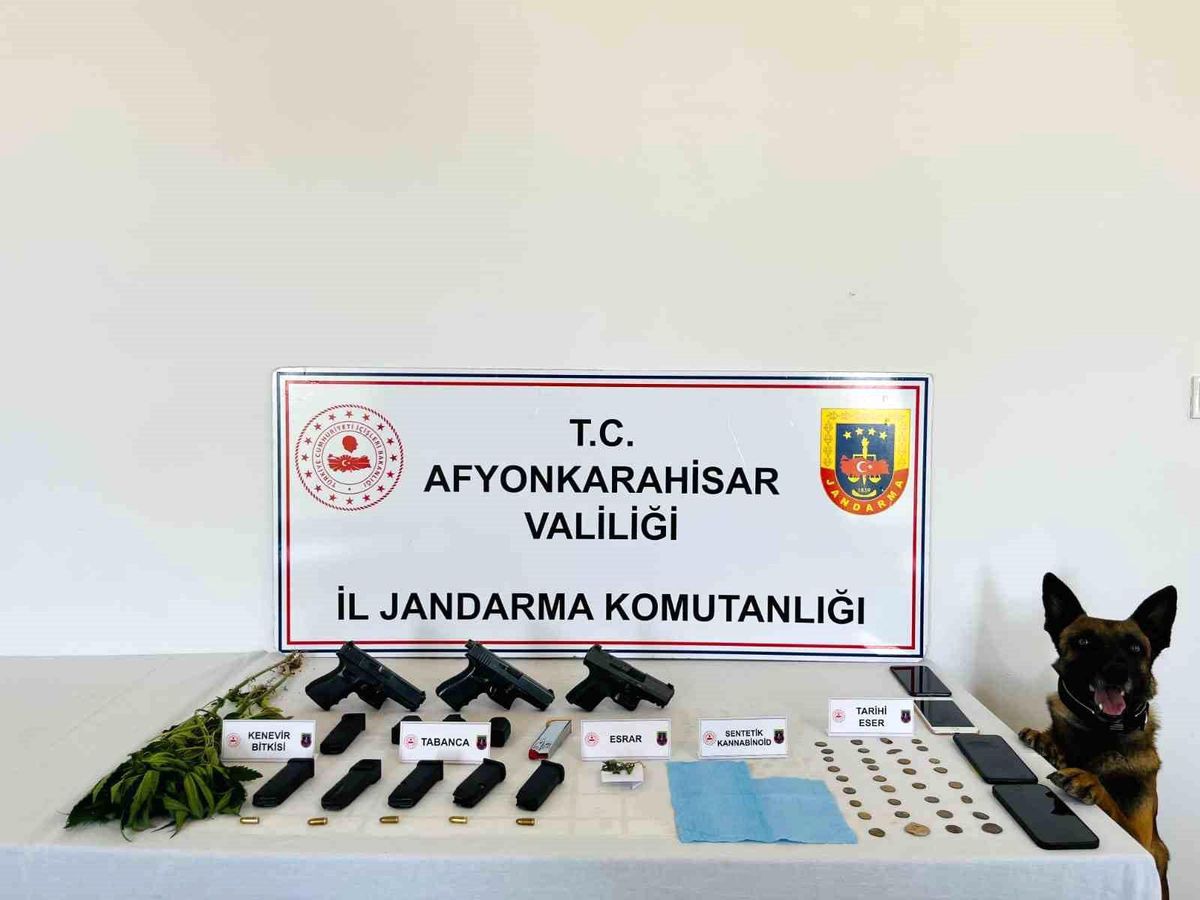 Afyonkarahisar'da Uyuşturucu Operasyonunda 4 Kişi Gözaltına Alındı