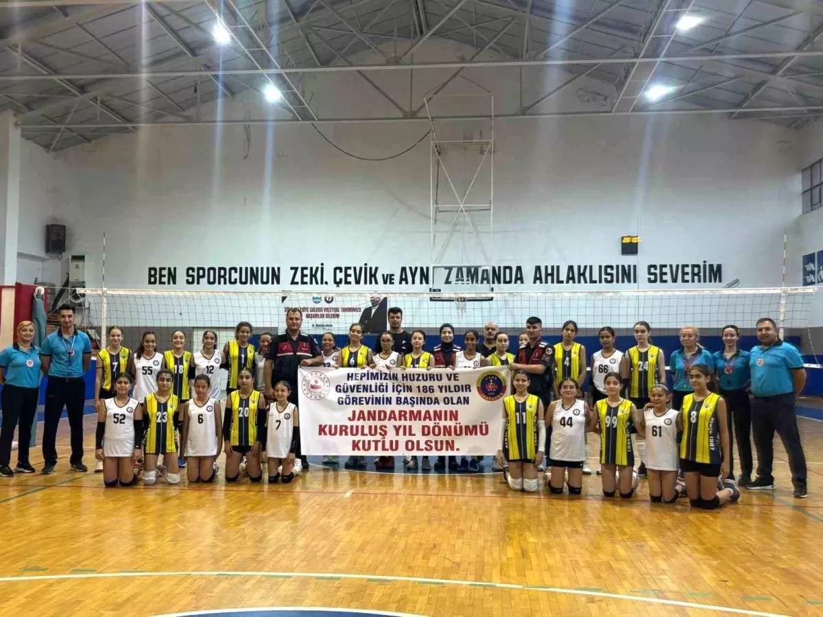 Voleybolcular Jandarma'nın Kuruluş Yıldönümünü Kutladı