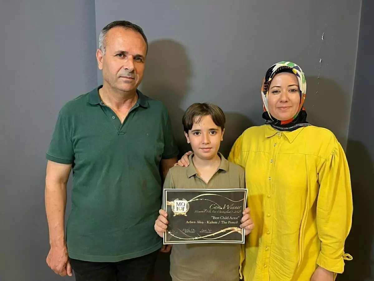 13 Yaşındaki Arben Akış, 'En İyi Çocuk Oyuncu' Ödülünü Kazandı