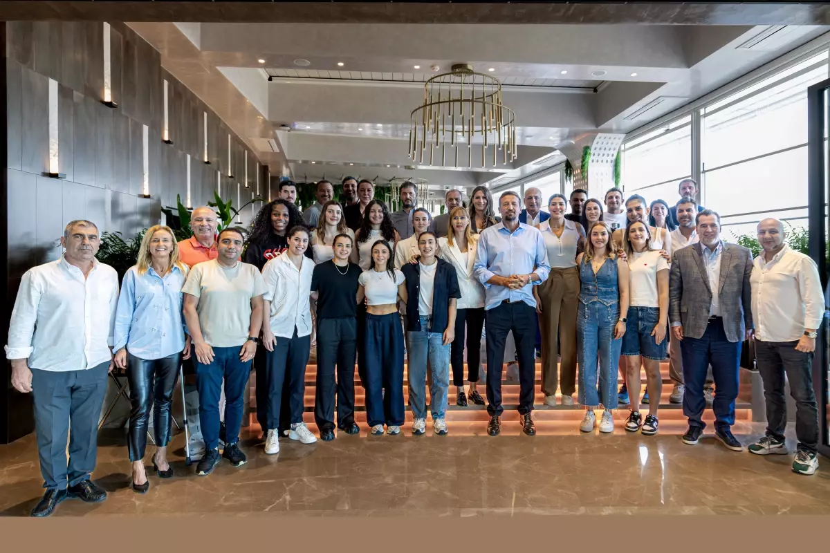 A Milli Kadın Basketbol Takımı'na Uğurlama Yemeği