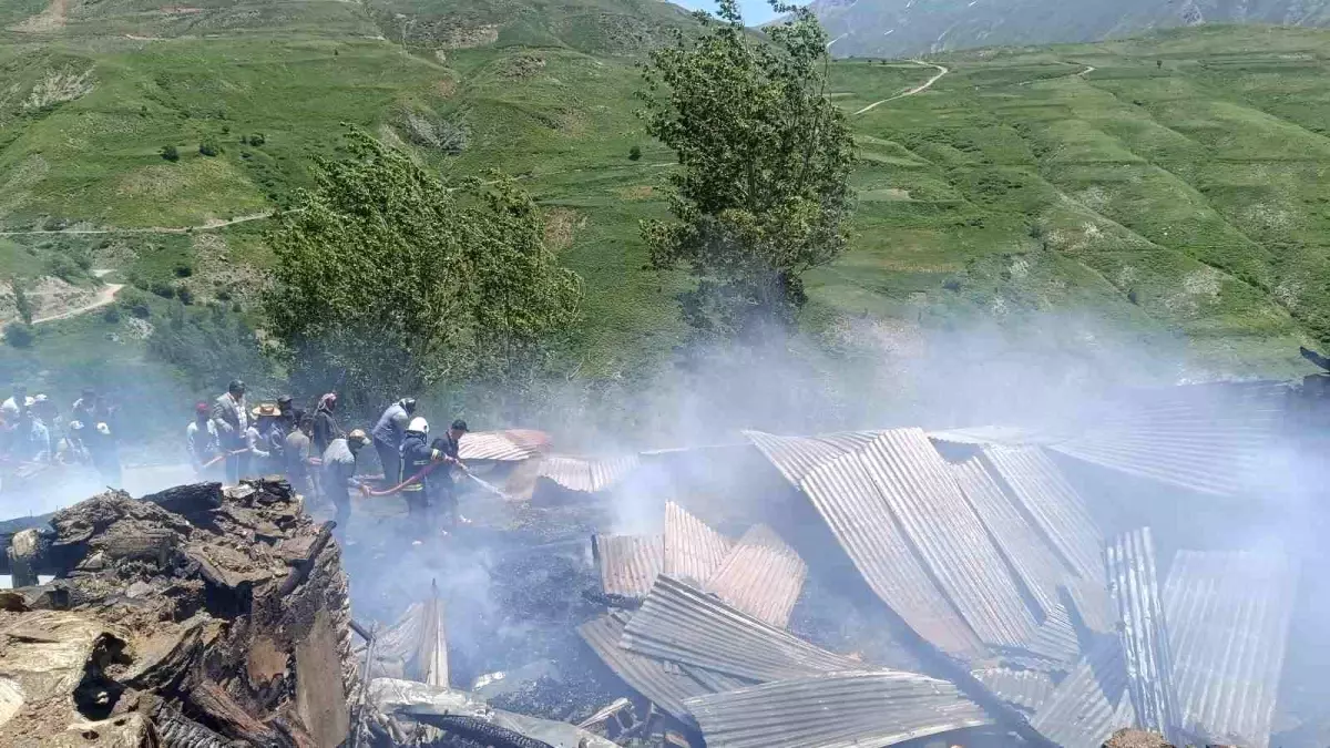 Van'da Yangın Faciası: 14 Yaşındaki Çocuk Hayatını Kaybetti