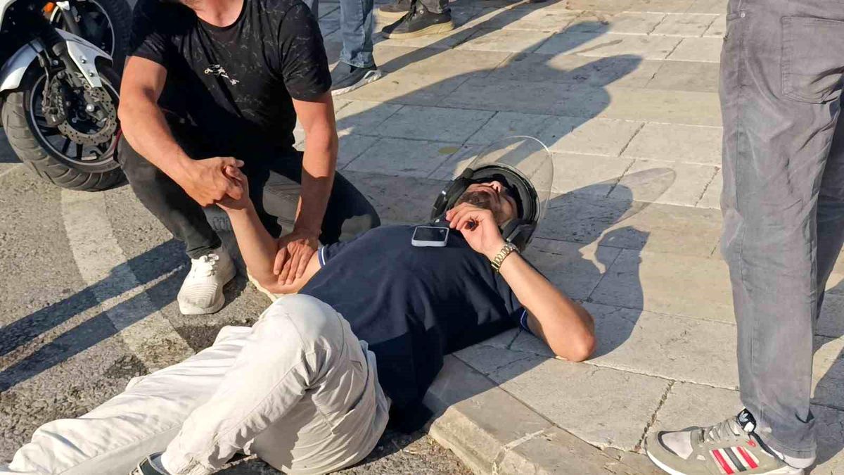 Antalya'da Otomobil ve Motosiklet Çarpıştı: 1 Yaralı