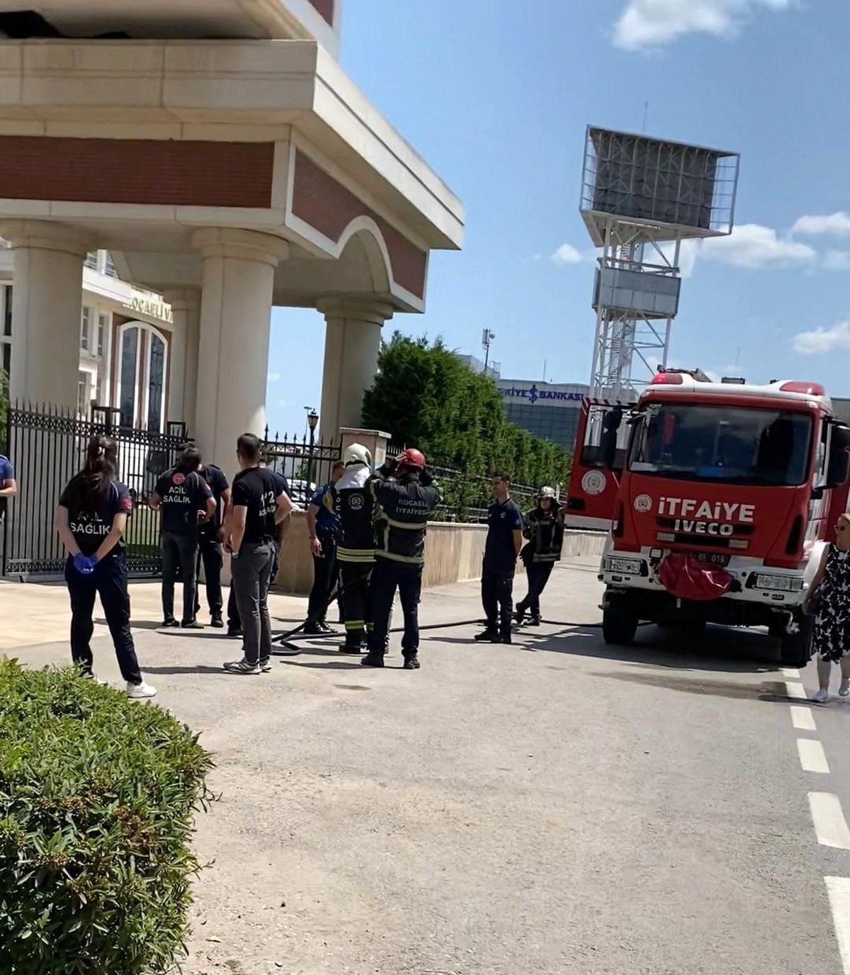 Kocaeli'de İntihar Teşebbüsü: Ekipler Şahsı İkna Etti