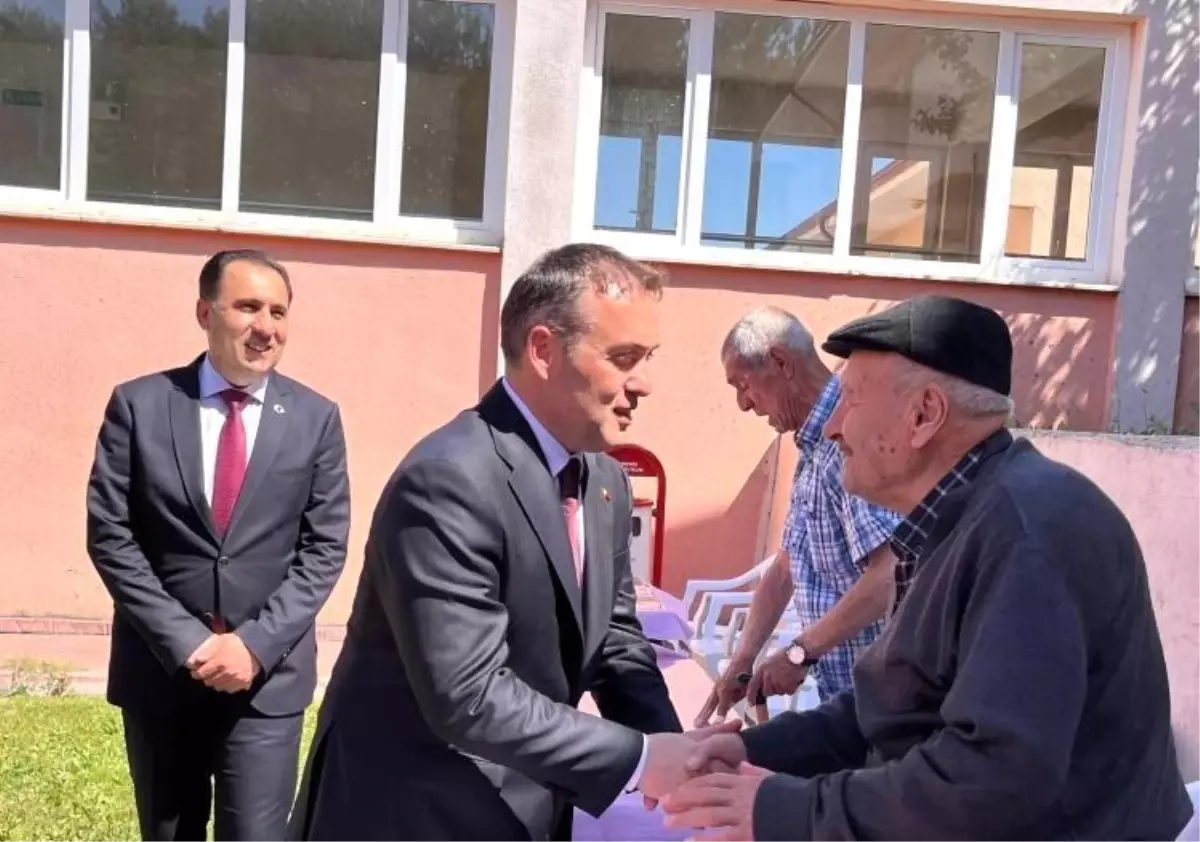 Vali Sözer Huzurevi Sakinleriyle Bayramlaştı