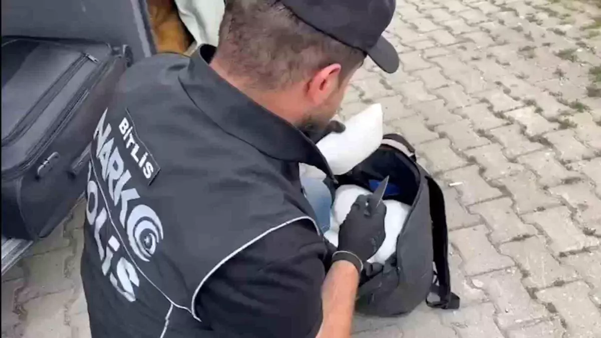 Bitlis'te Otobüste 13 Kilo Metanfetamin Ele Geçirildi