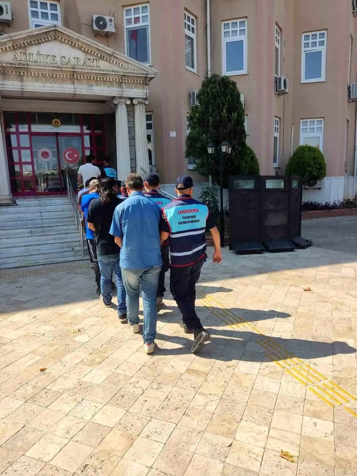 Didim'de Kaçak Kazı Yapan 6 Şahıs Yakalandı