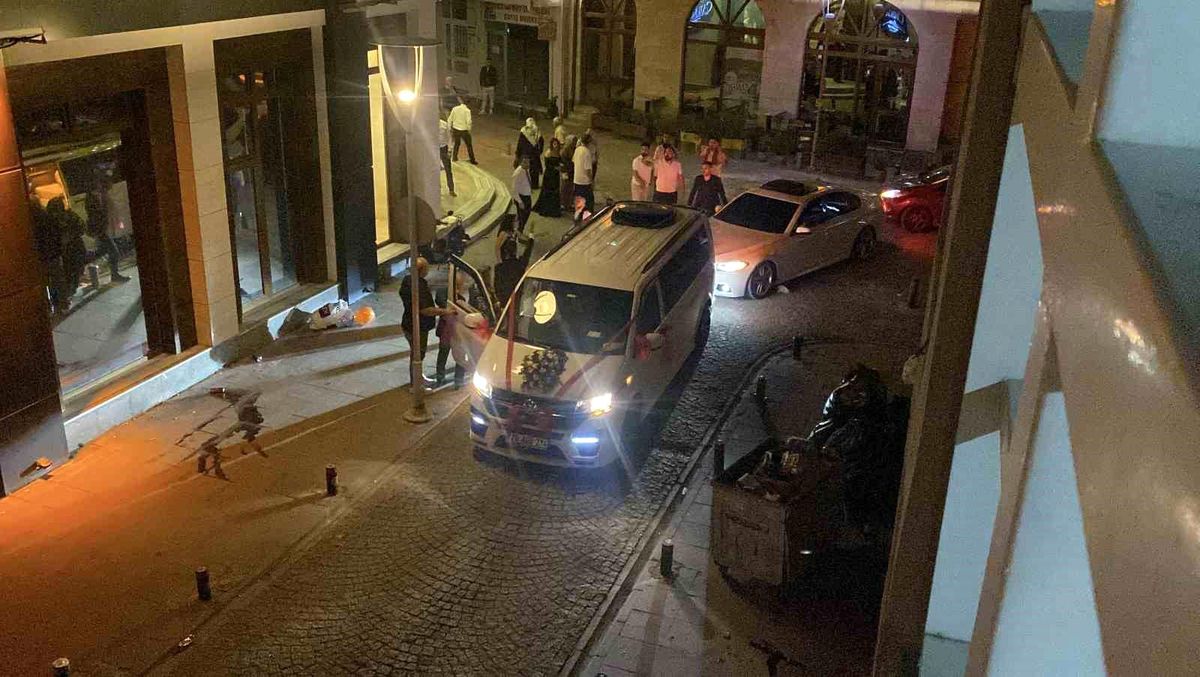 Eskişehir'de Düğün Konvoyunda Gergin Anlar