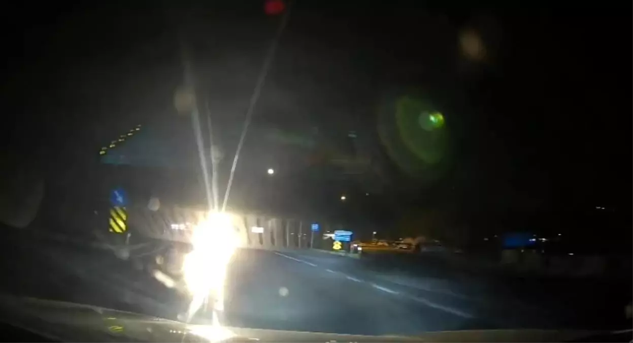 Ters Şeritten Gelen Araçla Yaşanan Kaza Tehlikesi İnişli Çıkışlı Anlar Yarattı