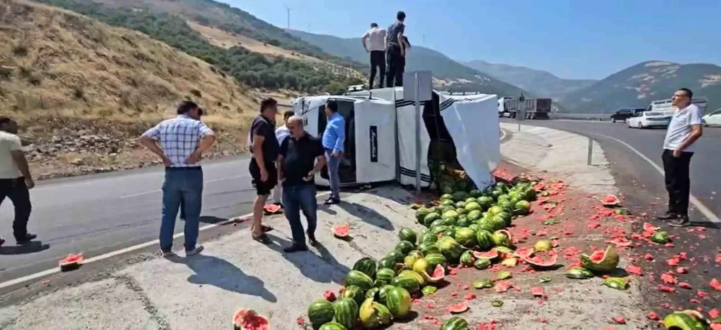 Gaziantep'te Karpuz Yüklü Kamyonet Devrildi
